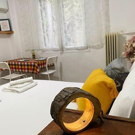 Cute And Quiet Apartment In The Center Of Атина Екстериор снимка