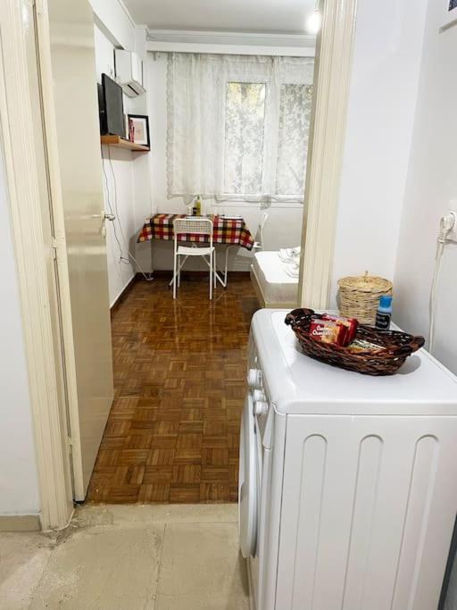 Cute And Quiet Apartment In The Center Of Атина Екстериор снимка