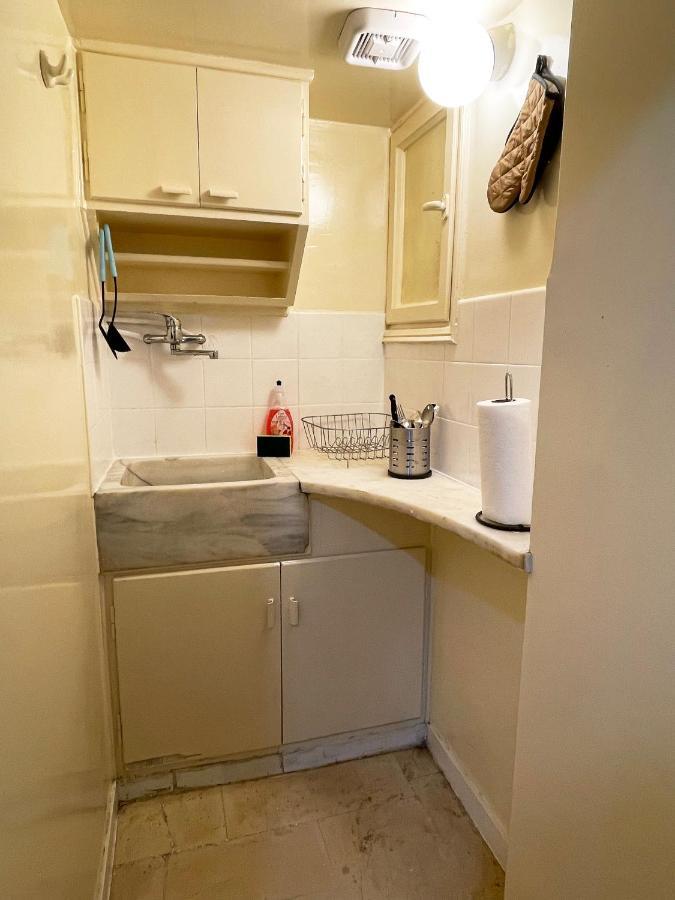 Cute And Quiet Apartment In The Center Of Атина Екстериор снимка